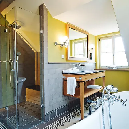 De Temple Hotel *
